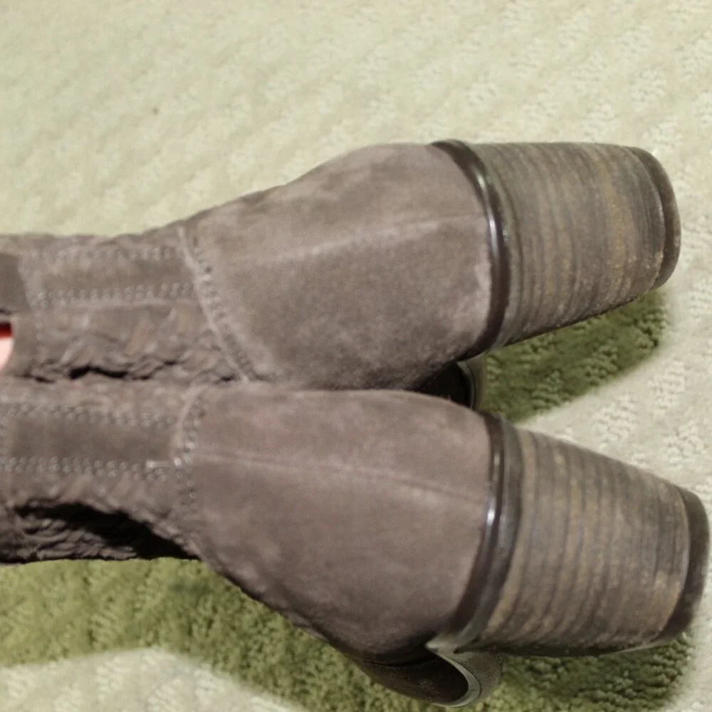 Joie Women's Size 8 Brown Suede Ankle w Weave Detail on Ankle Boots